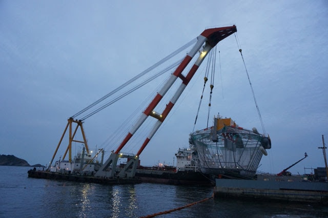 SM275جرثقیل شناور 350 تنی